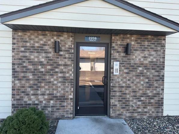 2208 Hanley Rd APT 4, Hudson, WI 54016