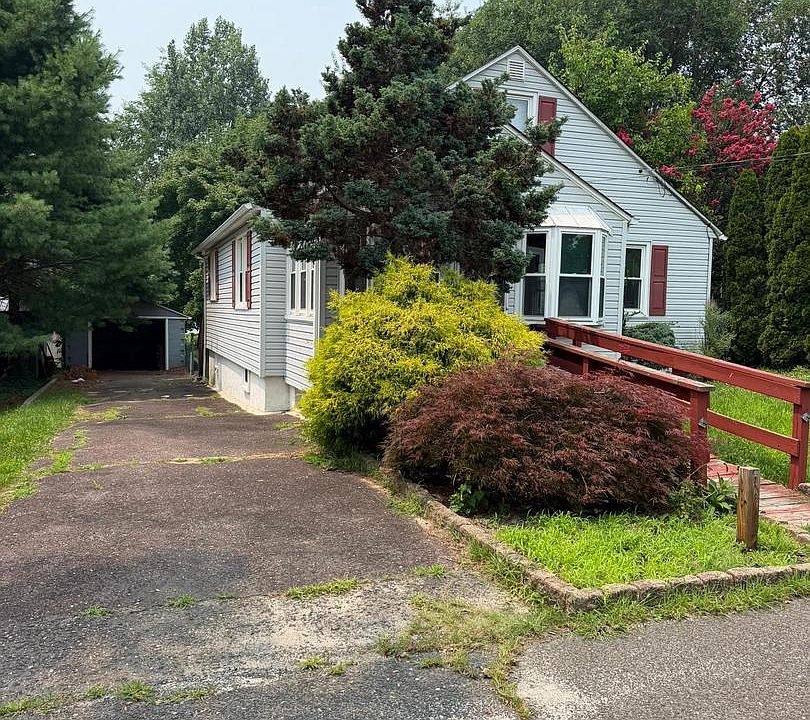 1st image of 304 Pine St