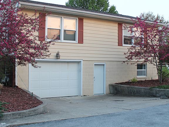 3rd image of 1028 Oakwood St