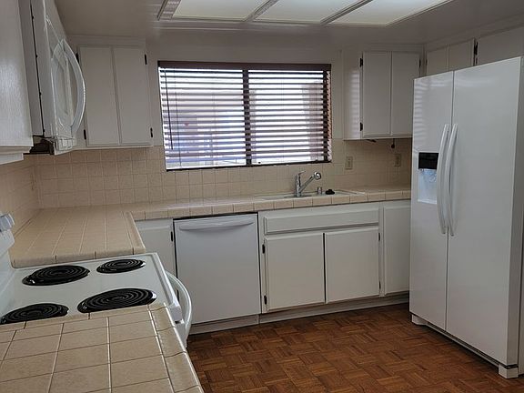 5th image of 6960 Hyde Park Dr Unit 17