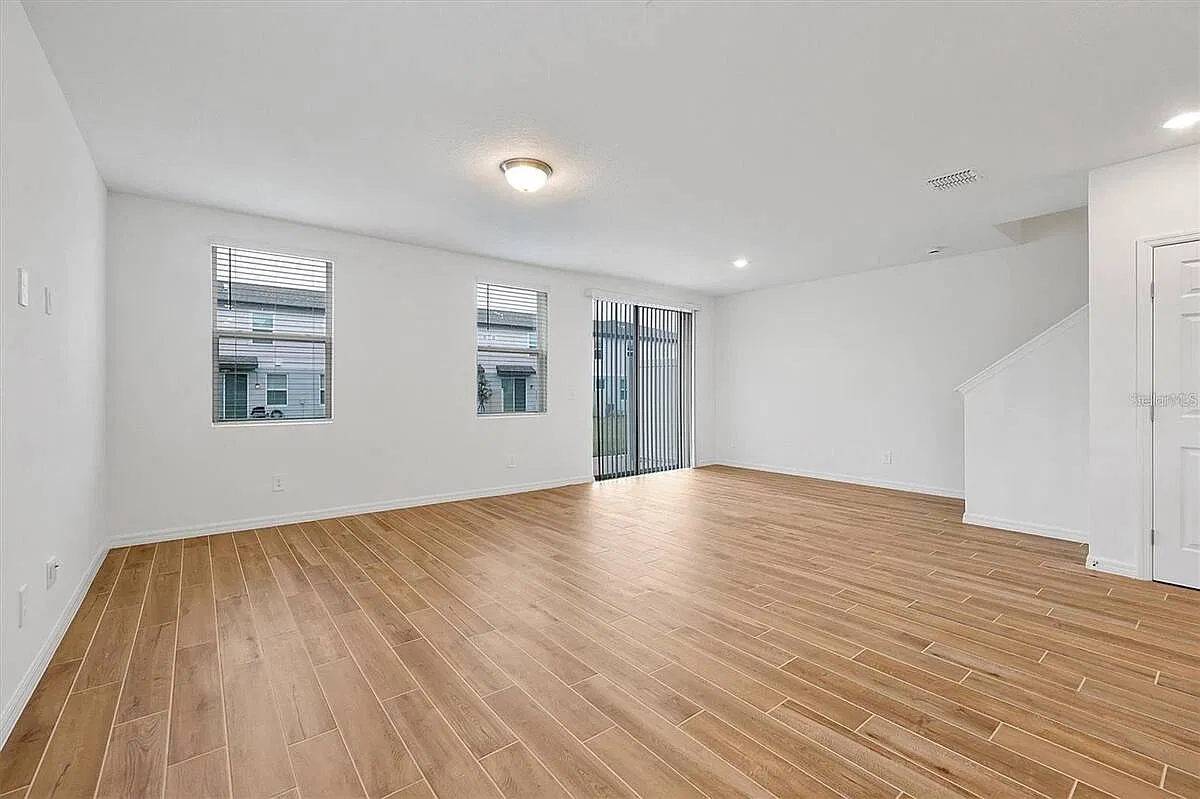 3 bed, 2.5 bath, 1798 sqft, $2,195 — Photo 4