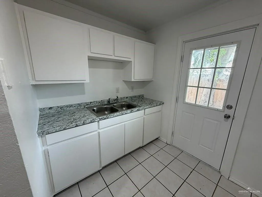 2 bed, 1.0 bath, 840 sqft, $599 — Photo 4