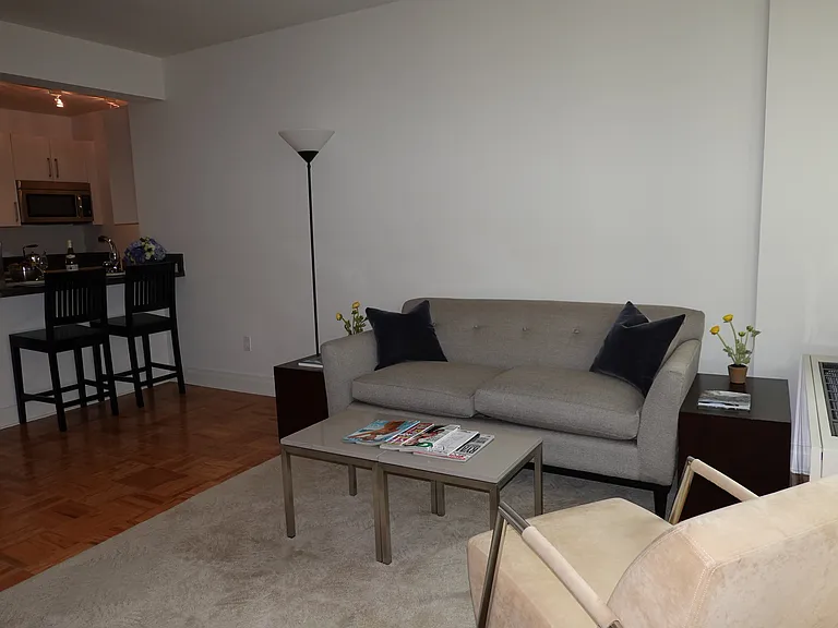 1510 Lexington Ave #4A — Photo 5