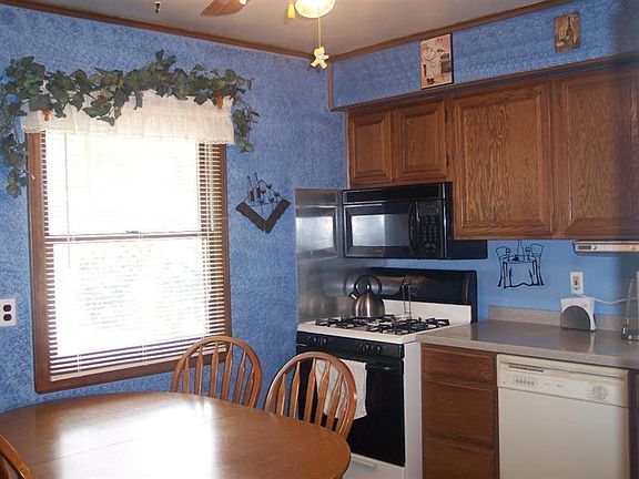 5th image of 211 Couden Ave