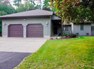 1202 Pine Ct, Iron Mountain, MI 49801