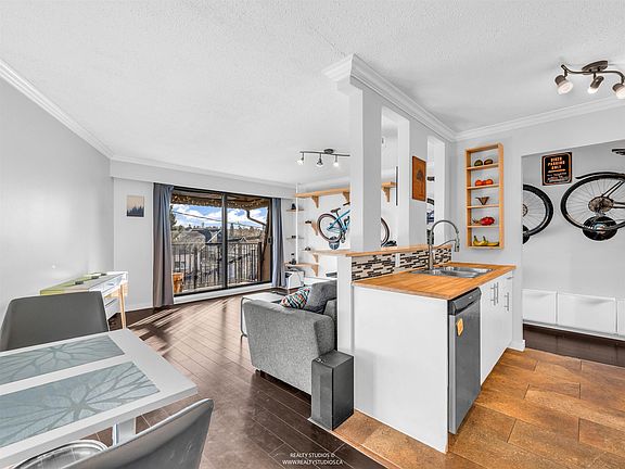 2nd image of 2222 Cambridge St #306