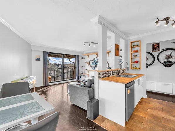 2222 Cambridge St #306, Vancouver, BC V5L 1E6