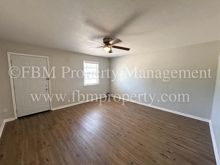 330 W College St #4 — Photo 21
