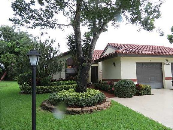 Home For Sale In Palm Chase Lakes