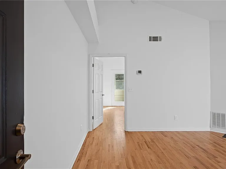 567 Winton Ter NE #E — Photo 3