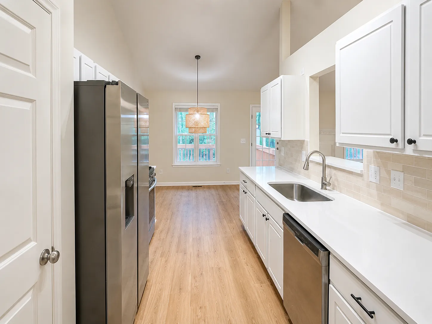 225 Harvester Dr — Photo 4