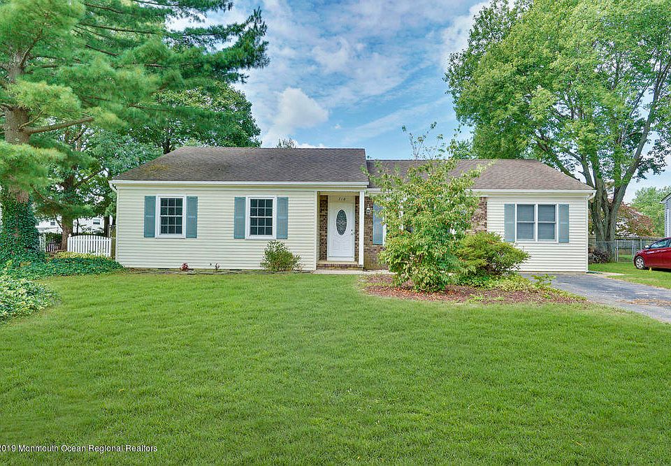 1st image of 718 Vivian Dr