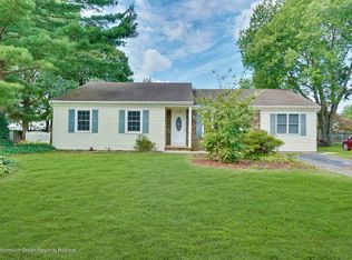 718 Vivian Dr, Toms River, NJ