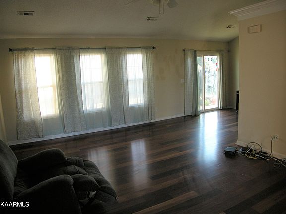 3rd image of 3026 Pennington Cir
