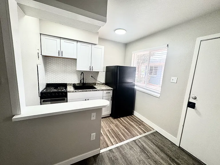 Leisure Apartments — Photo 22