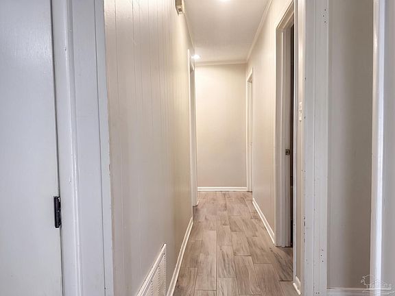 4th image of 7810 Hidalgo St