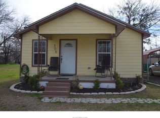 306 E Texas St, Calvert, TX 77837