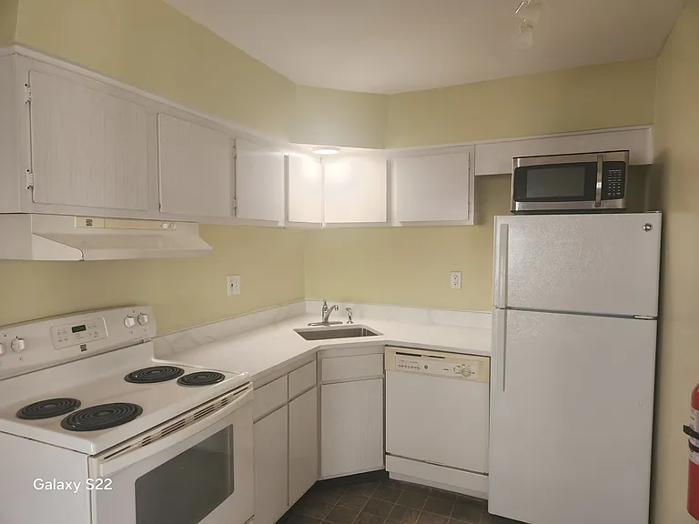 354 S Swarthmore Ave #B1 — Photo 8