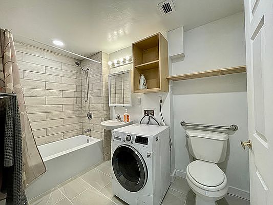 1st image of 226 E 112th St Unit 1