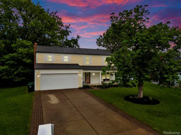 2659 Wellview Ct, Lake Orion, MI 48360