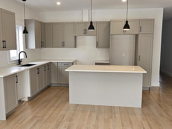 3rd image of 21 Ridge Ave