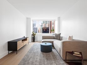 10 E 29th St