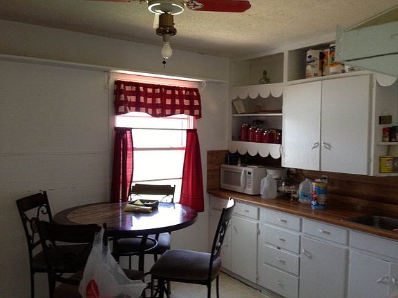 3rd image of 113 NE Avenue F Pl