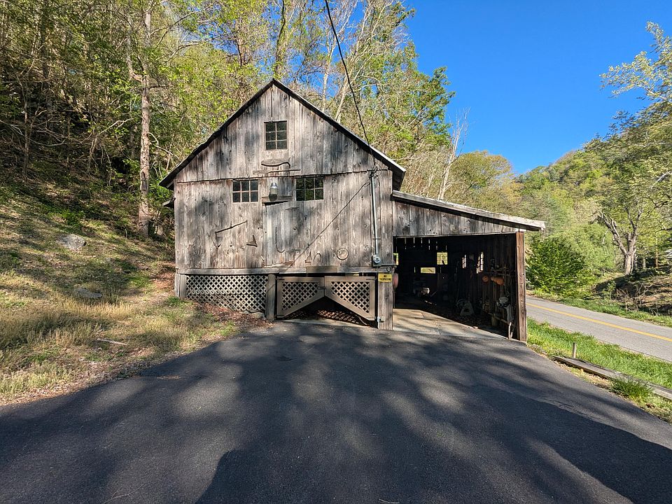 16th image of 2806 Shawsville Pike NE