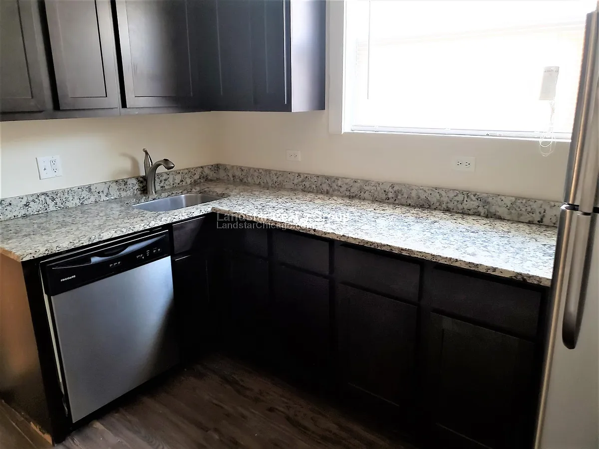 Building Photo - 4449 N Hamlin Ave #3