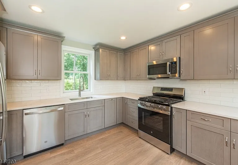 77 River Rd — Photo 2