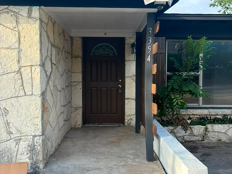 3354 W Woodlawn Ave — Photo 2