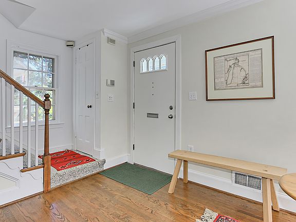 5th image of 404 S Abingdon St