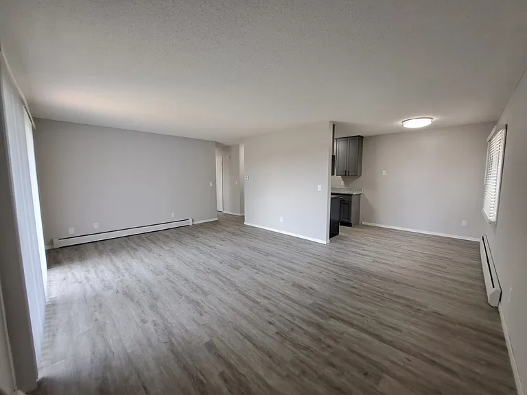 Corinthian Apartments — Photo 7