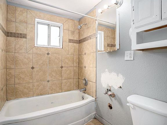 4th image of 1722 E 16th St