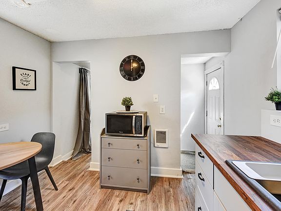 5th image of 2635 Pillsbury Ave S APT 3