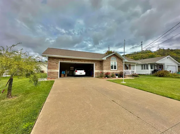 606 Dunn St, Bellevue, IA 52031