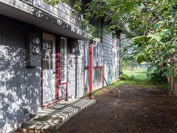 3rd image of 2124 Eagan Ave