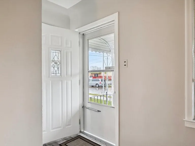 24933 Valley Ave — Photo 3