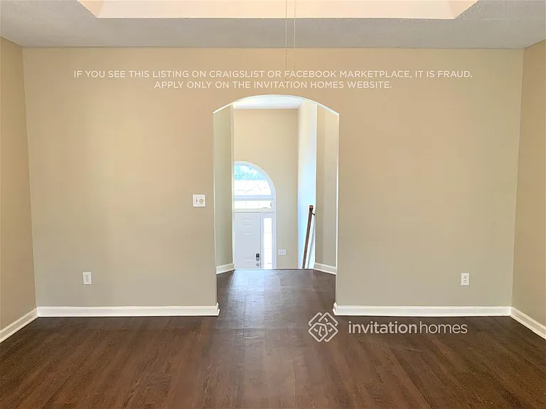 925 Evian Dr NW — Photo 2