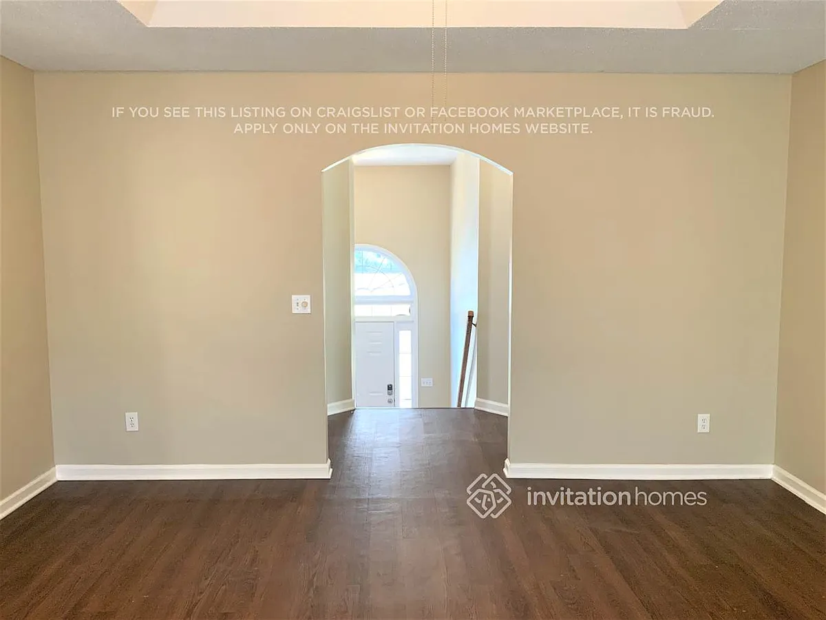 Building Photo - 925 Evian Dr NW