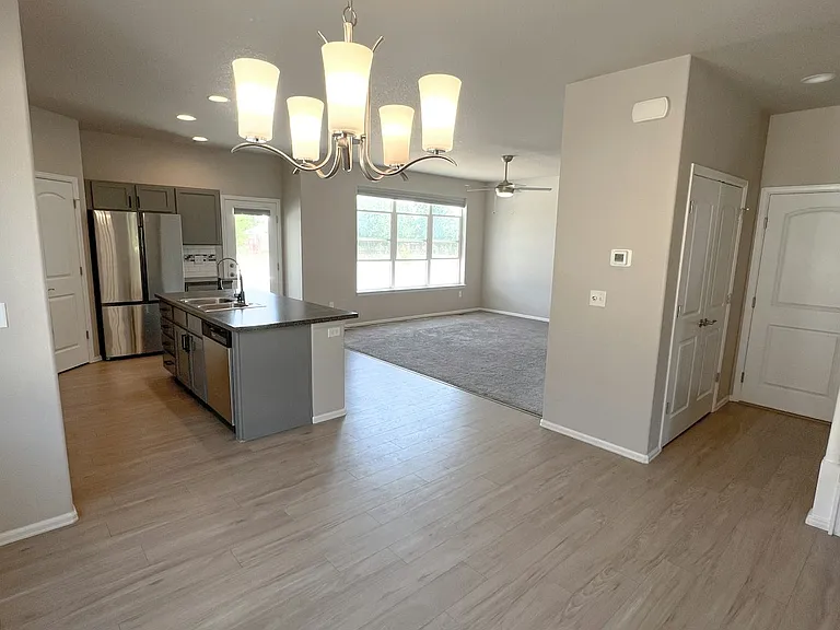 2618 Emerald St — Photo 19