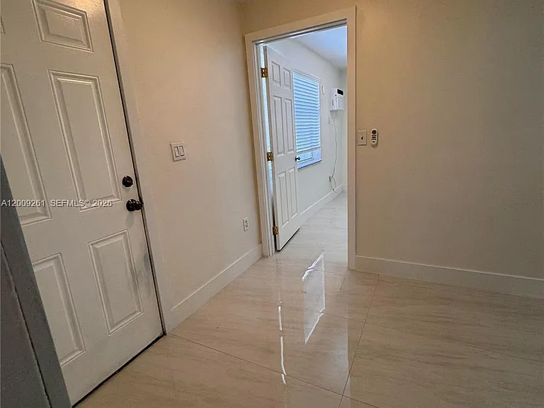 606 SW 58th Ct #1 — Photo 2