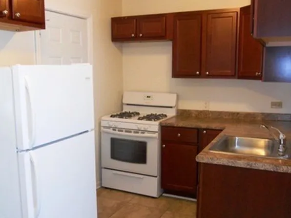 613 Washington St #3, Waukegan, IL 60085