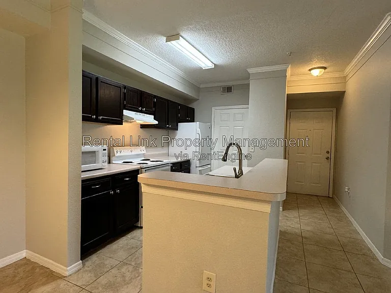 11530 Villa Grand #1121 — Photo 12