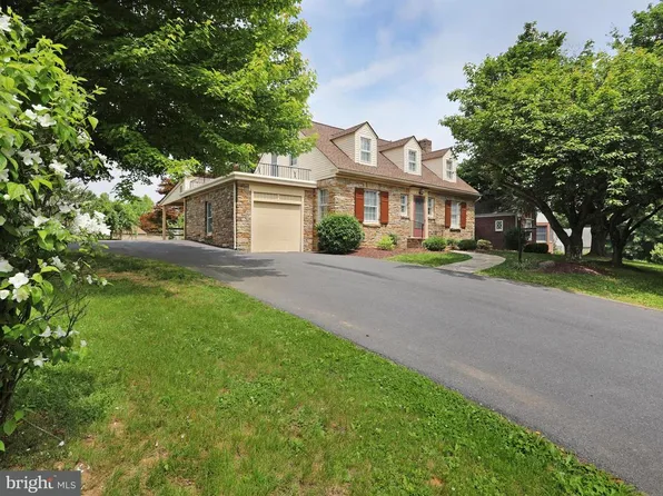 907 Summit Ave, Waynesboro, PA 17268