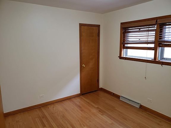 3rd image of 5922 N Leonard Ave