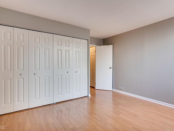 4th image of 2740 N Pine Grove Ave APT 4G
