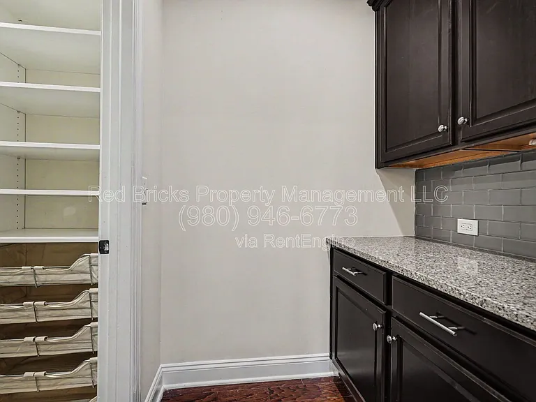 655 Brookhaven Dr — Photo 15