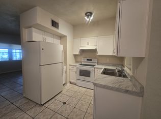 9555 Crestview St, Seminole, FL 33772