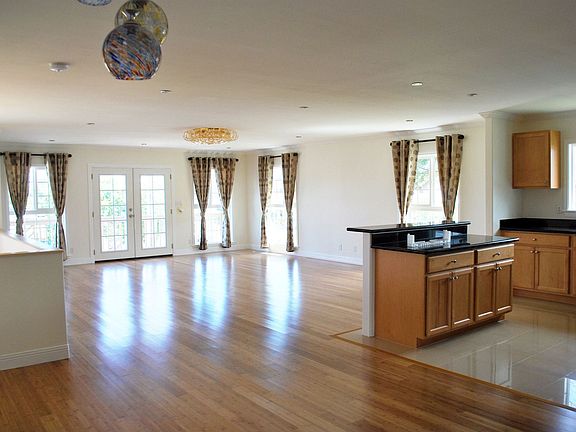 Spacious living room